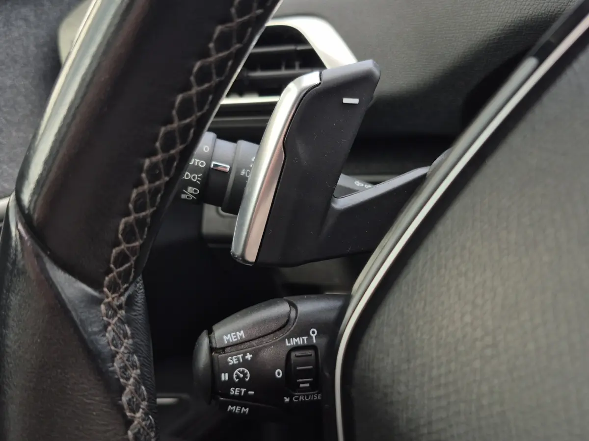1.2 PureTech Allure Panoramadak | Camera | Parkeersensoren | Climate control | Extra getint glas |