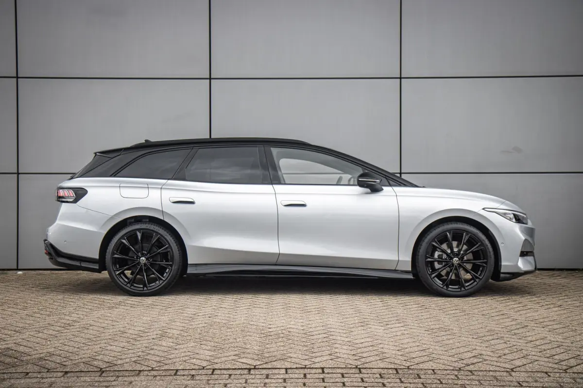 286pk Pro Limited Edition 77 kWh | Black Edition Pakket | Trekhaak Wegklapbaar | 21'' Velgen