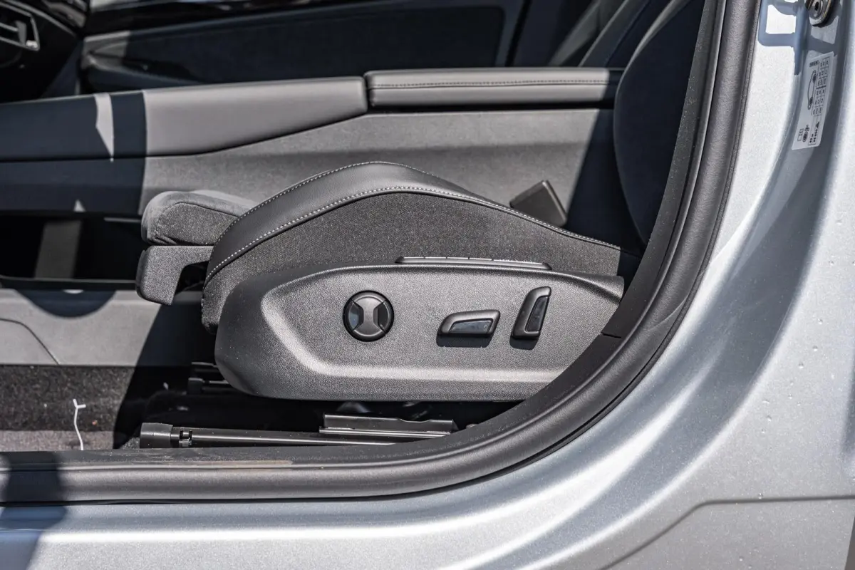 286pk Pro Limited Edition 77 kWh | Black Edition Pakket | Trekhaak Wegklapbaar | 21'' Velgen