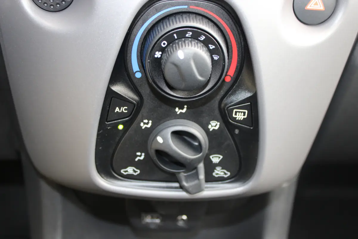 1.0 e-VTi Active | Airconditioning | LED | Bluetooth | Mistlampen | 2021 | 22.500km | Extra getinte ramen |