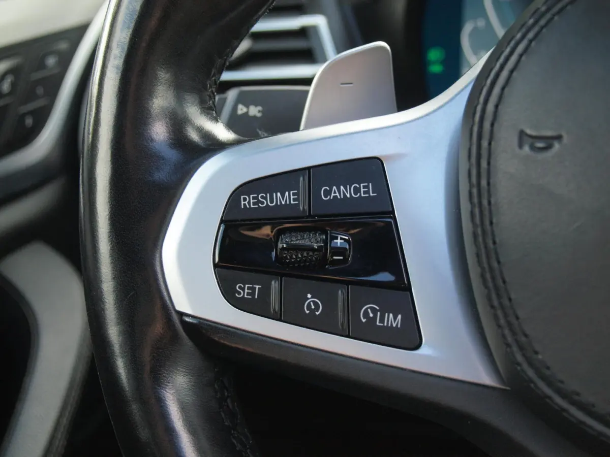 xDrive30e Business Edition Plus | M-Pakket | Panoramadak | Trekhaak | Head-Up Display | 360 Camera | Sfeerverlichting | LED-Laser |
