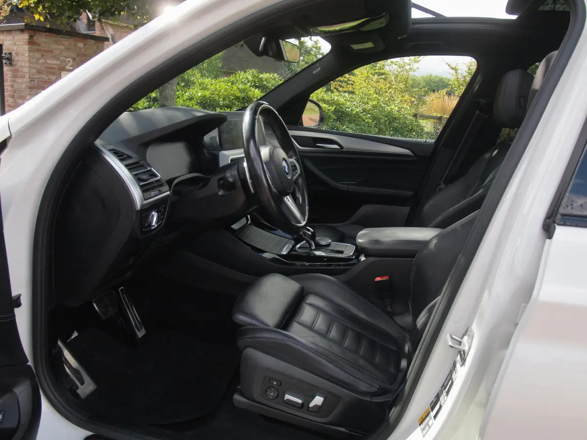xDrive30e Business Edition Plus | M-Pakket | Panoramadak | Trekhaak | Head-Up Display | 360 Camera | Sfeerverlichting | LED-Laser |