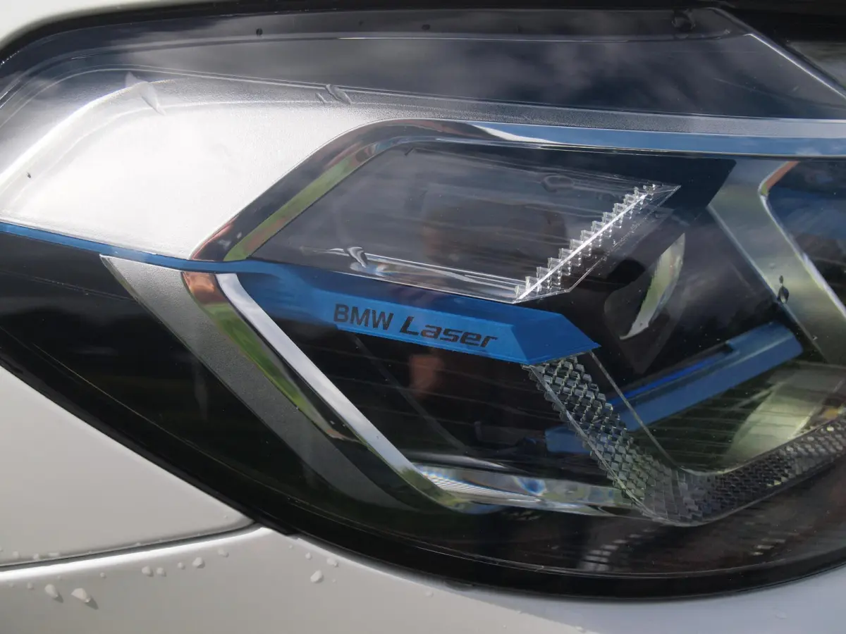 xDrive30e Business Edition Plus | M-Pakket | Panoramadak | Trekhaak | Head-Up Display | 360 Camera | Sfeerverlichting | LED-Laser |