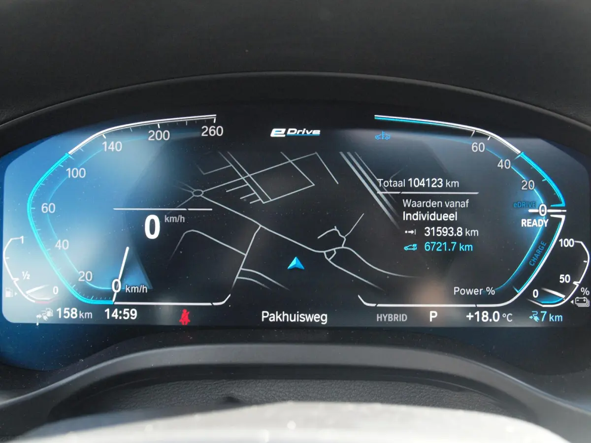 xDrive30e Business Edition Plus | M-Pakket | Panoramadak | Trekhaak | Head-Up Display | 360 Camera | Sfeerverlichting | LED-Laser |