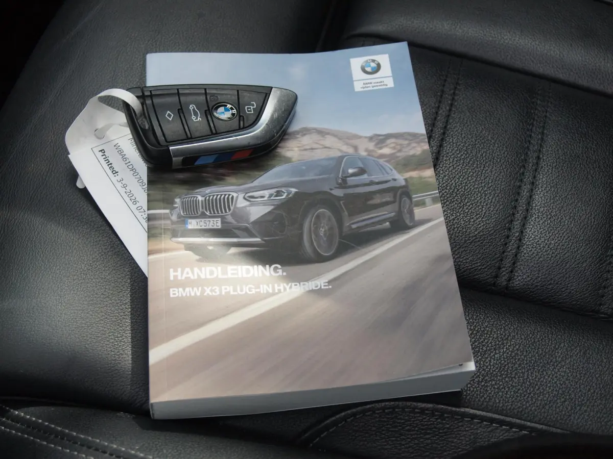 xDrive30e Business Edition Plus | M-Pakket | Panoramadak | Trekhaak | Head-Up Display | 360 Camera | Sfeerverlichting | LED-Laser |
