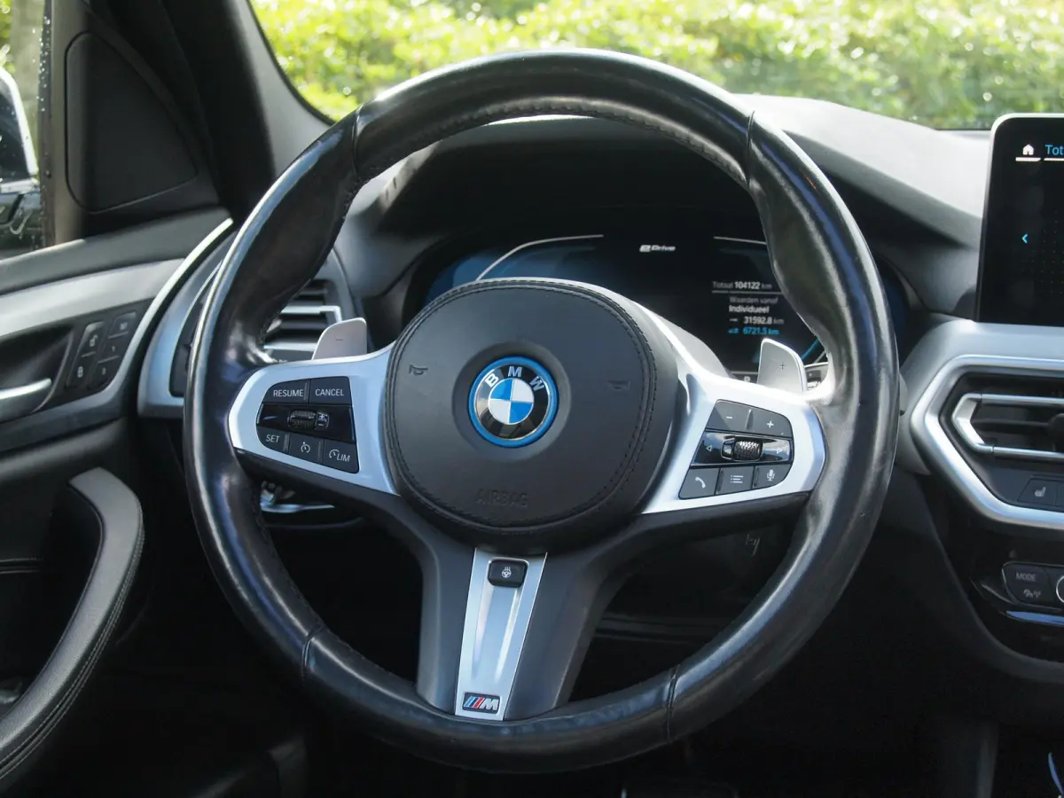 xDrive30e Business Edition Plus | M-Pakket | Panoramadak | Trekhaak | Head-Up Display | 360 Camera | Sfeerverlichting | LED-Laser |