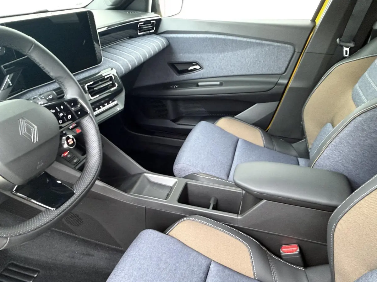 techno 150 pk comfort range | pack advanced driving assist | Stoel- & Stuurverw. |