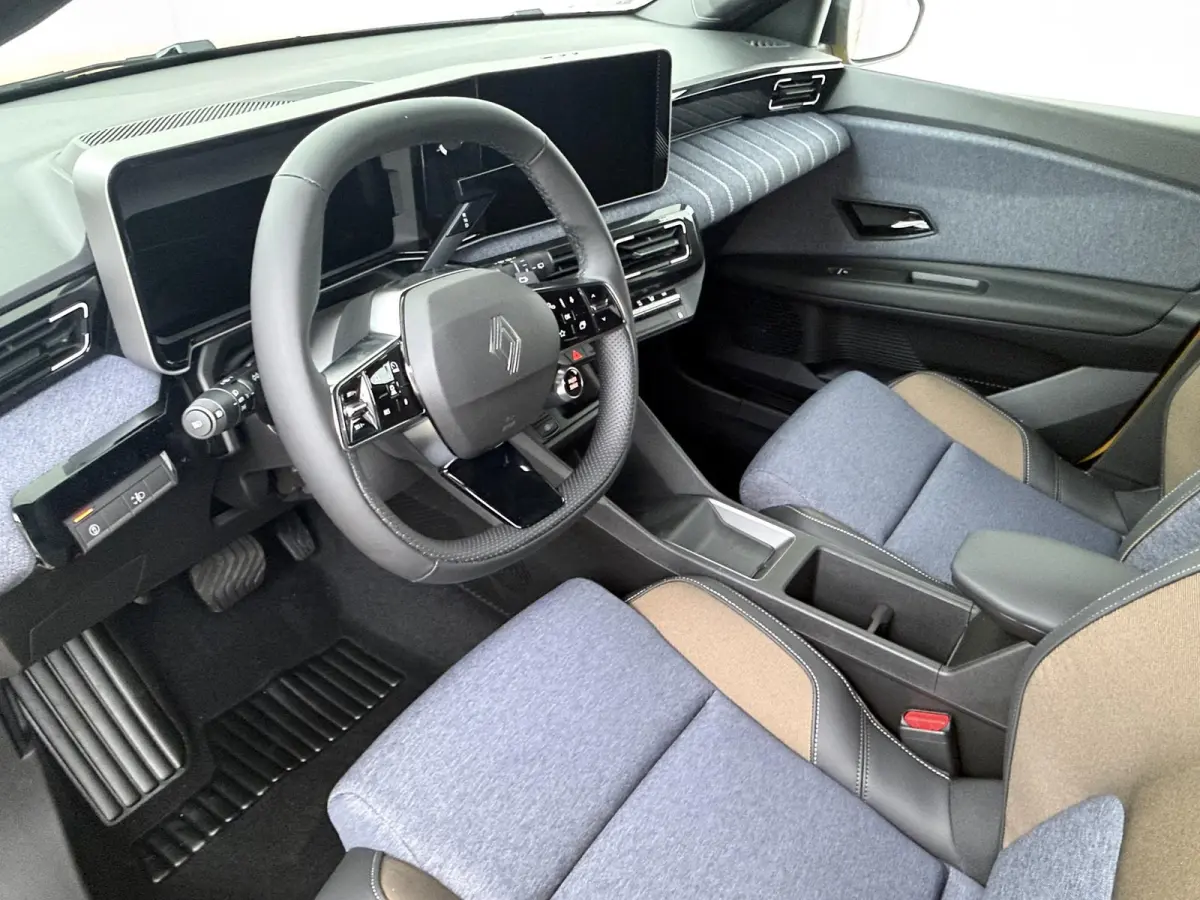 techno 150 pk comfort range | pack advanced driving assist | Stoel- & Stuurverw. |
