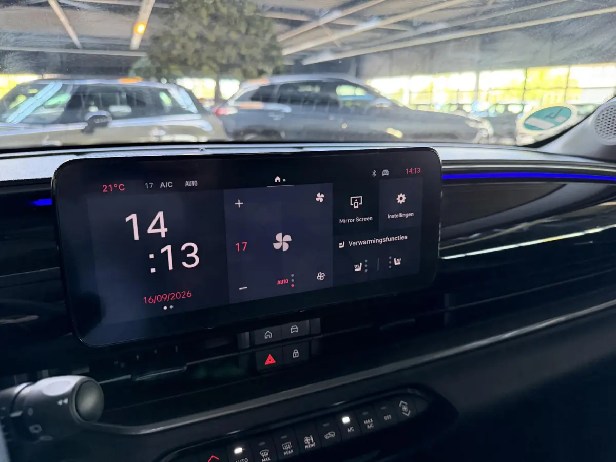 1.2 Hybrid Urban | LED | 360 Camera | CarPlay | BTW | Clima |