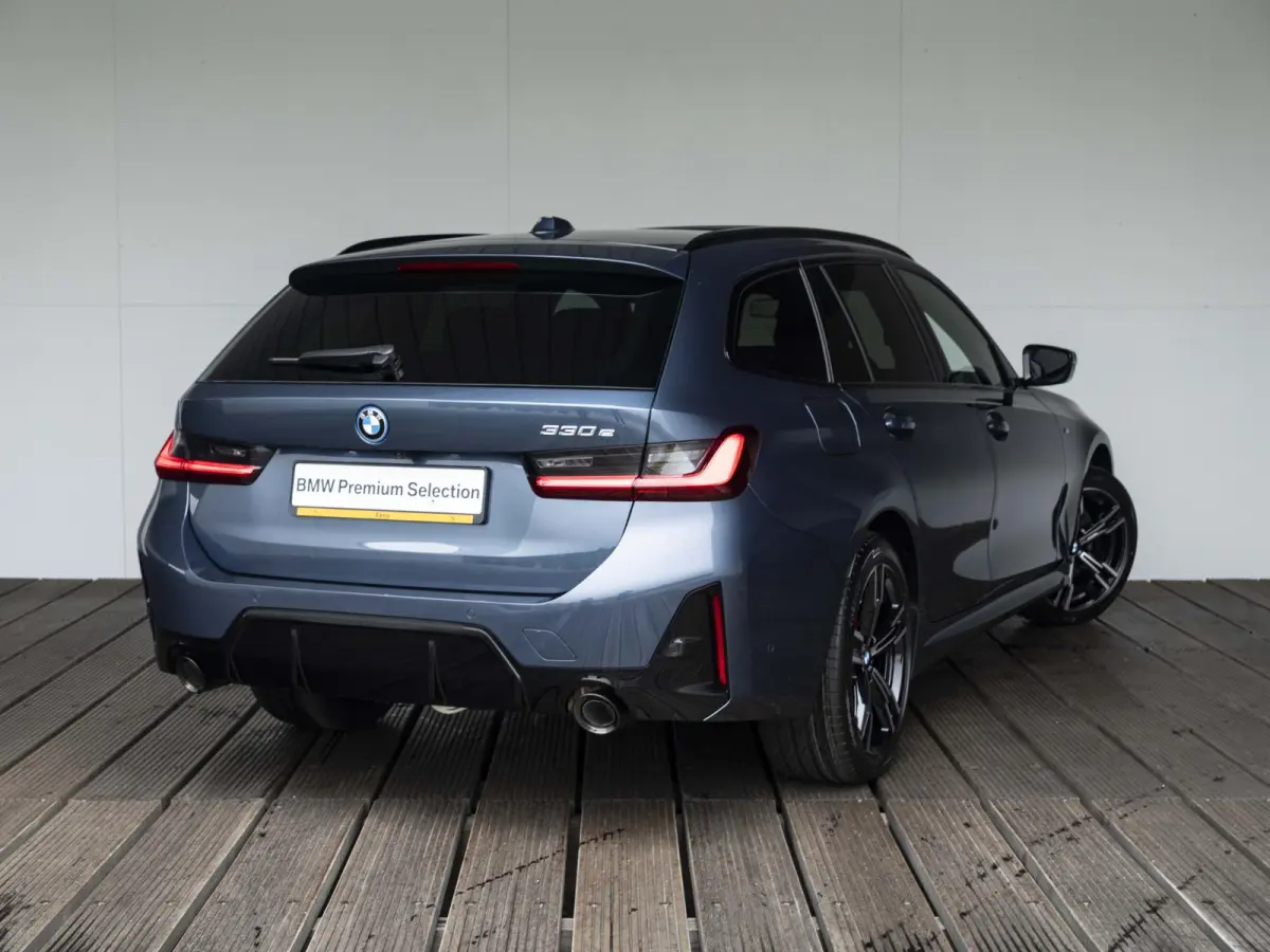 330e | M Sportpakket Pro | Comfort Access | Panoramadak | Driving Assistant | HIFI | 18 inch | Parking Assistant | Trekhaak