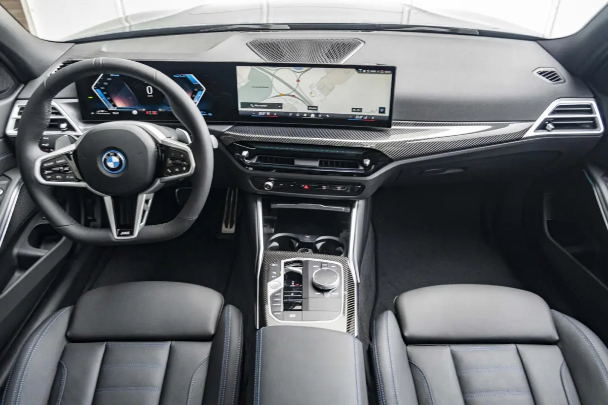 330e | M Sportpakket Pro | Comfort Access | Panoramadak | Driving Assistant | HIFI | 18 inch | Parking Assistant | Trekhaak