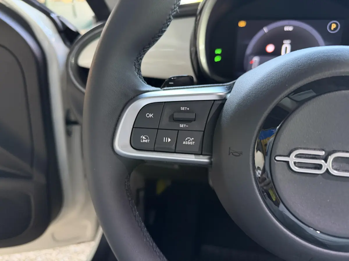 1.2 Hybrid Urban | LED | 360 Camera | 8.000KM | CarPlay | Clima | BTW |