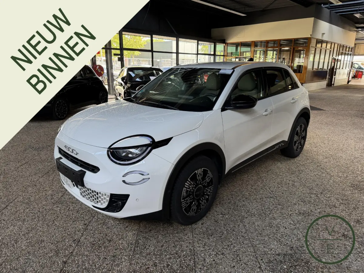 1.2 Hybrid Urban | LED | 360 Camera | 8.000KM | CarPlay | Clima | BTW |