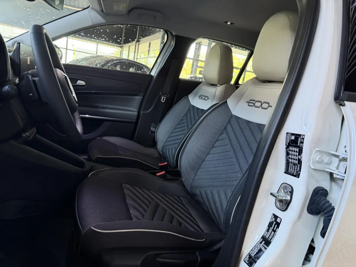 1.2 Hybrid Urban | LED | 360 Camera | 8.000KM | CarPlay | Clima | BTW |