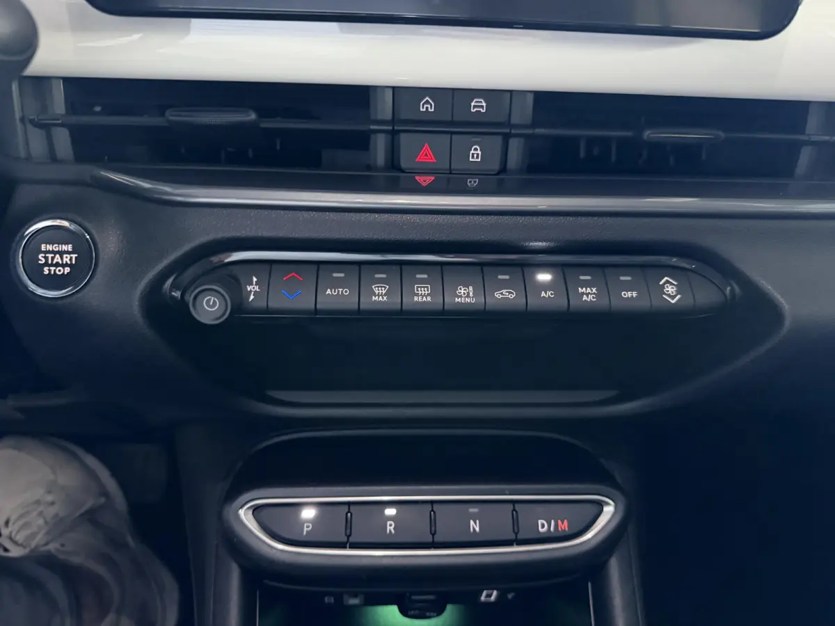 1.2 Hybrid Urban | LED | 360 Camera | 8.000KM | CarPlay | Clima | BTW |