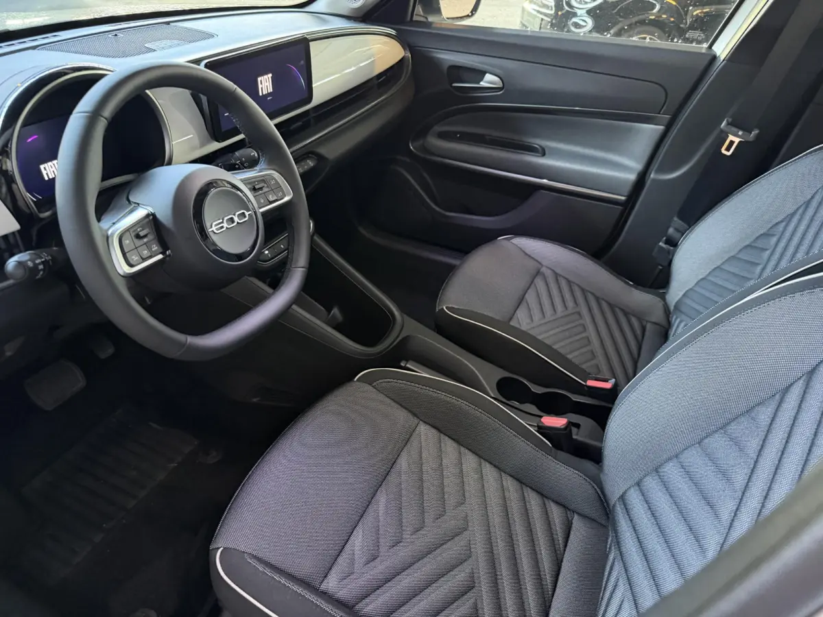 1.2 Hybrid Urban | LED | 360 Camera | 8.000KM | CarPlay | Clima | BTW |
