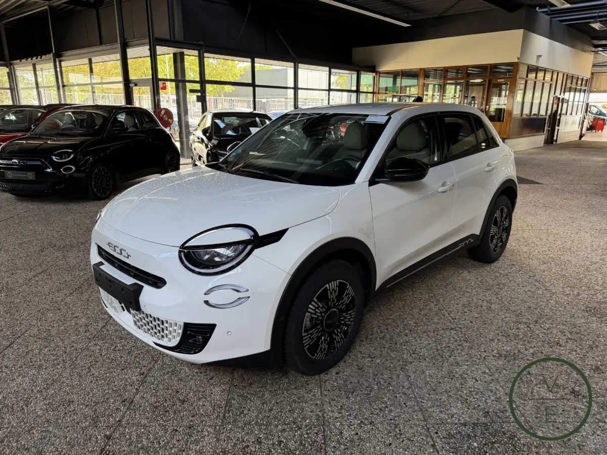 1.2 Hybrid Urban | LED | 360 Camera | 8.000KM | CarPlay | Clima | BTW |