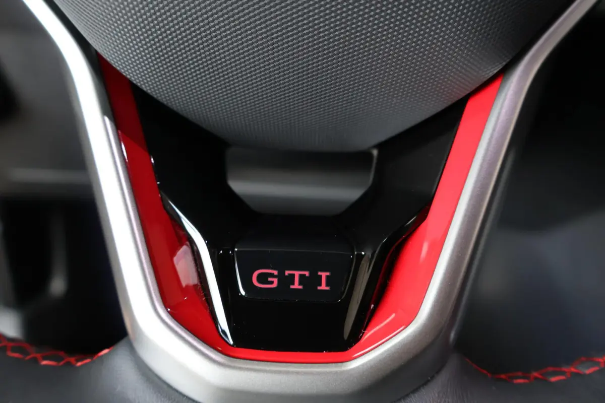 GTI 2.0 TSI DSG | 207 PK | 10.889 km | Ascot Grau
