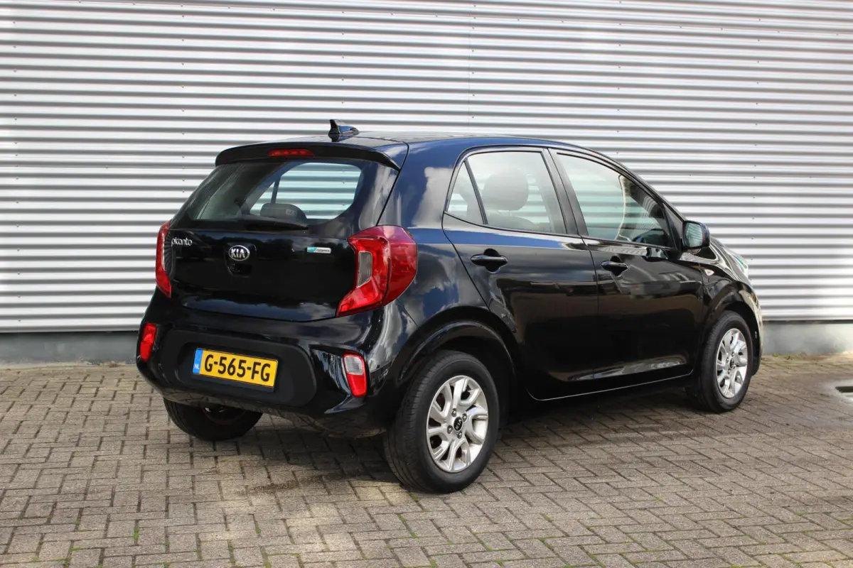 1.0 MPi DynamicLine // Navi | Camera | CarPlay & Android Auto | Cruise control