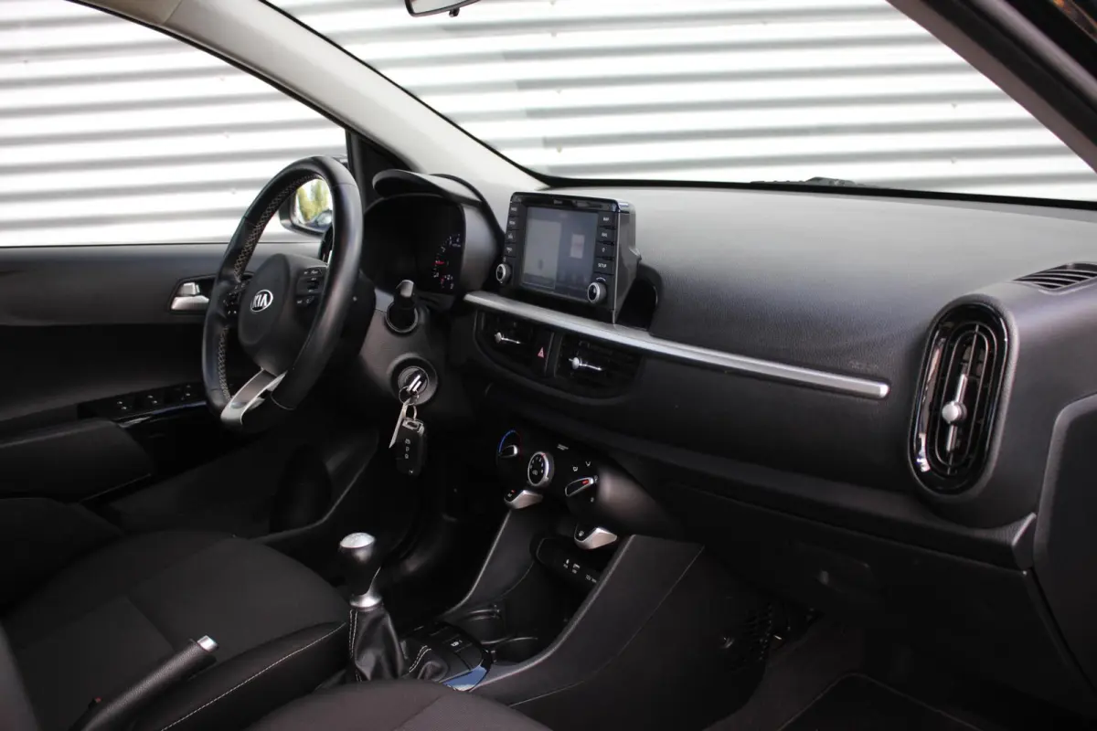 1.0 MPi DynamicLine // Navi | Camera | CarPlay & Android Auto | Cruise control