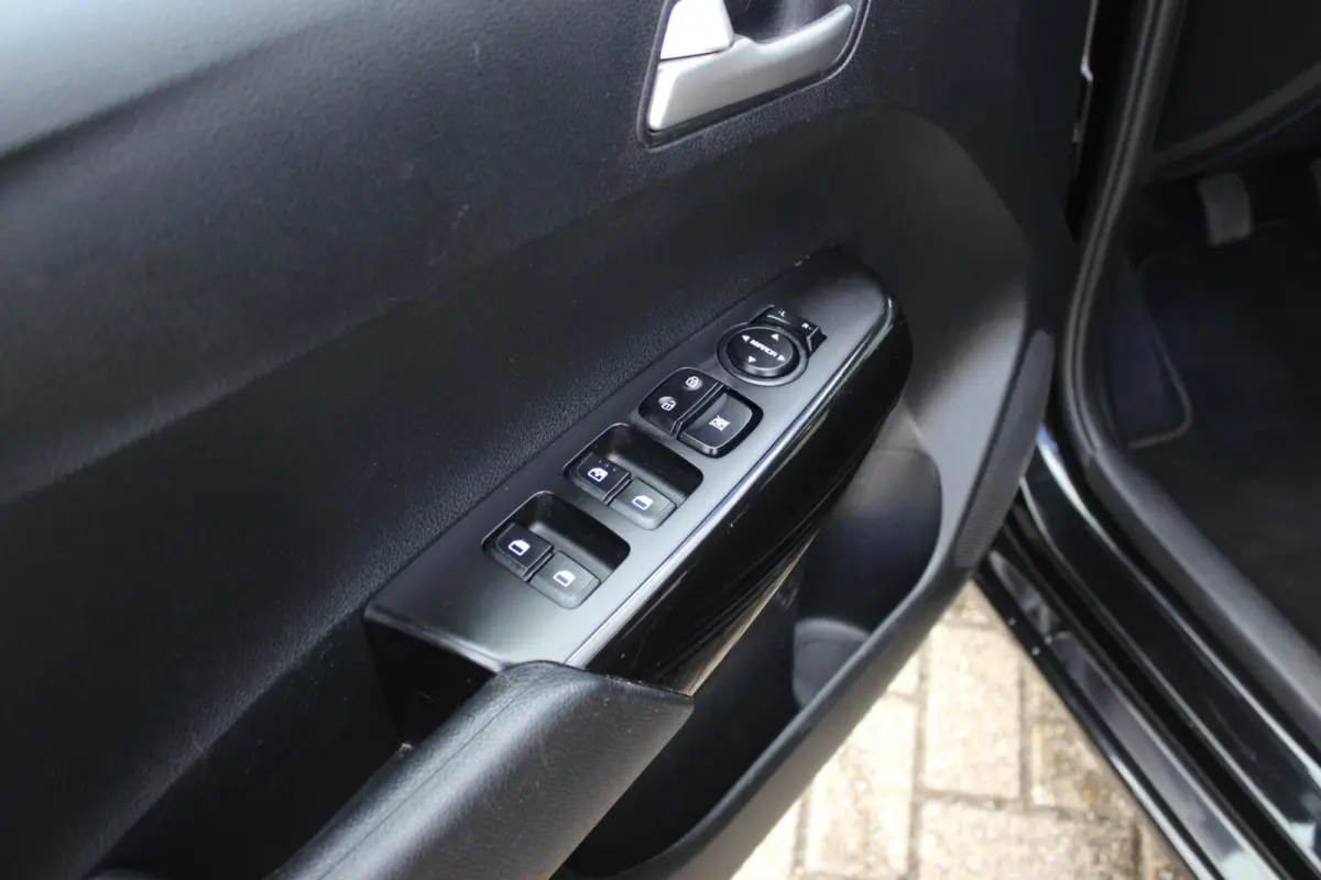 1.0 MPi DynamicLine // Navi | Camera | CarPlay & Android Auto | Cruise control