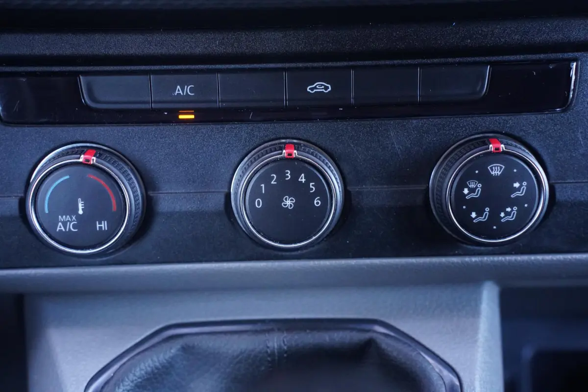2.0 TDI 110 pk L2H1 Airco, Two Tone Groen / Wit Cruise Control, Trekhaak 2.200 kg, 2-Zits