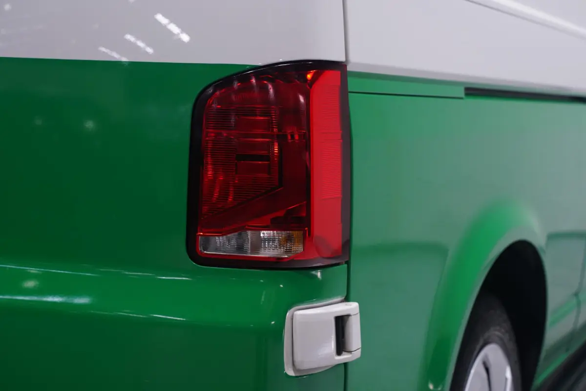 2.0 TDI 110 pk L2H1 Airco, Two Tone Groen / Wit Cruise Control, Trekhaak 2.200 kg, 2-Zits
