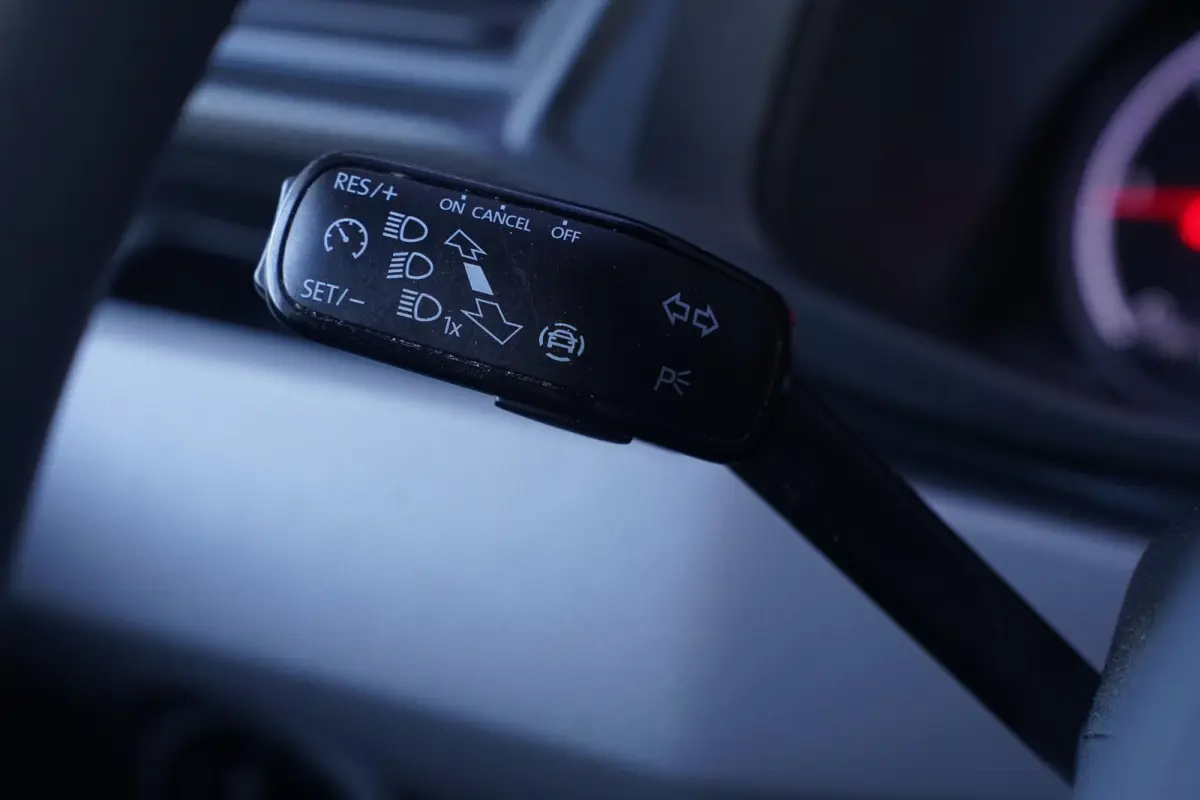 2.0 TDI 110 pk L2H1 Airco, Two Tone Groen / Wit Cruise Control, Trekhaak 2.200 kg, 2-Zits