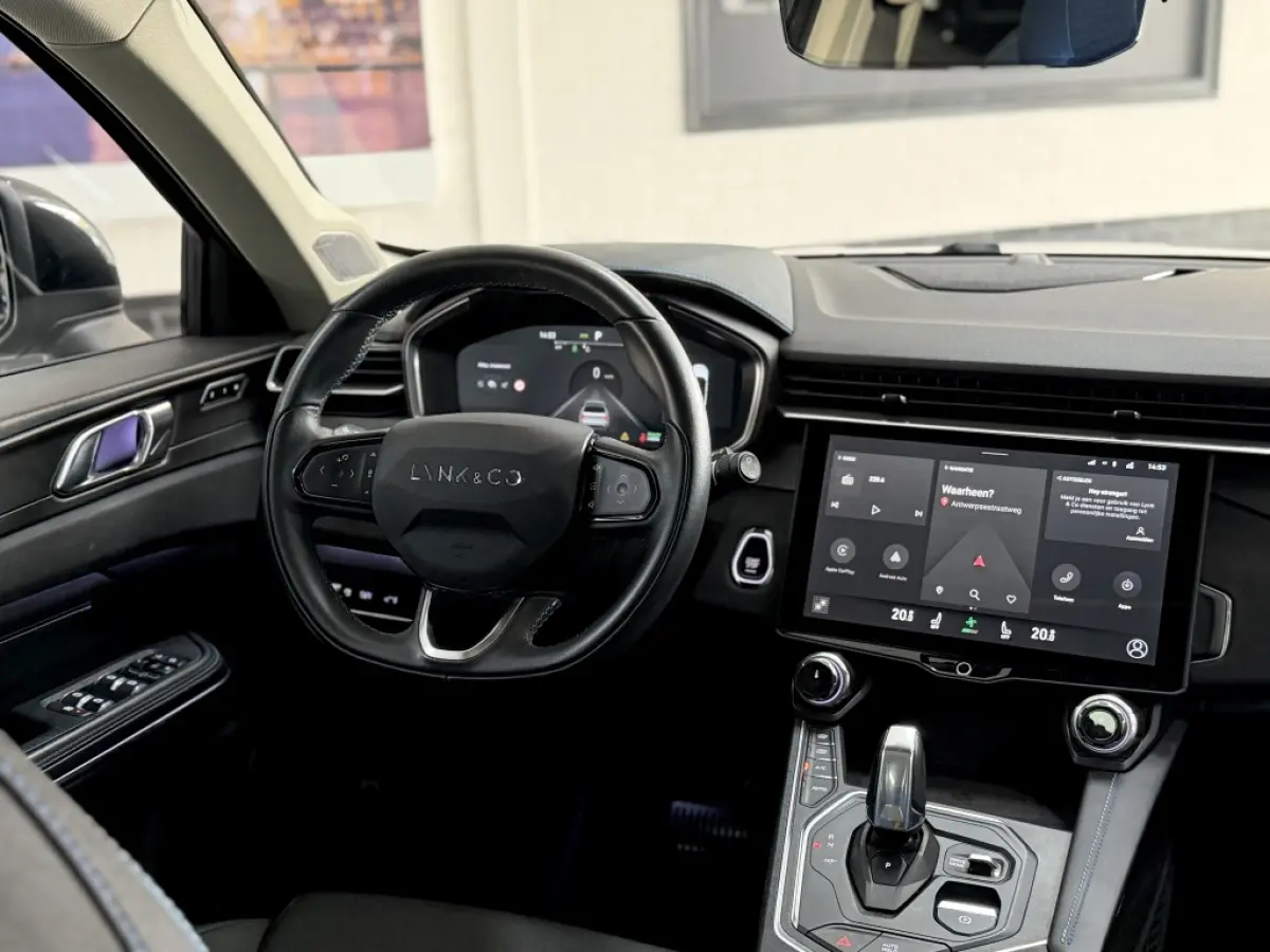1.5 Plug-in Hybrid 261PK BLACK EDITION 360 TREKH.