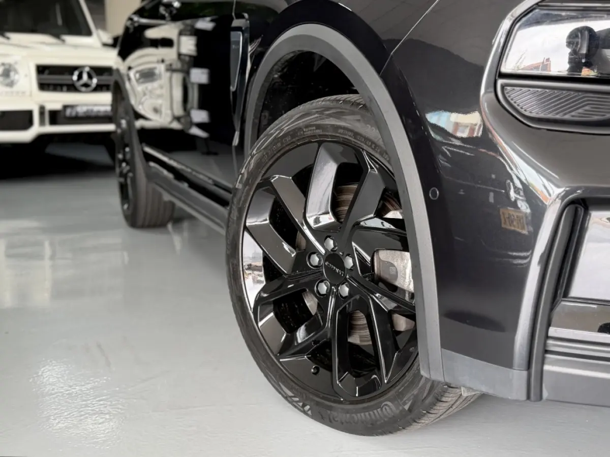 1.5 Plug-in Hybrid 261PK BLACK EDITION 360 TREKH.