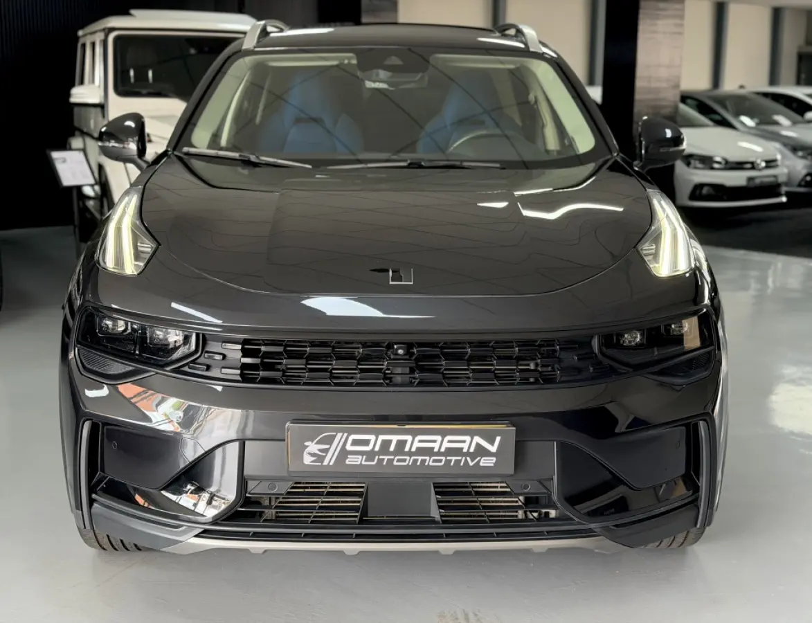 1.5 Plug-in Hybrid 261PK BLACK EDITION 360 TREKH.