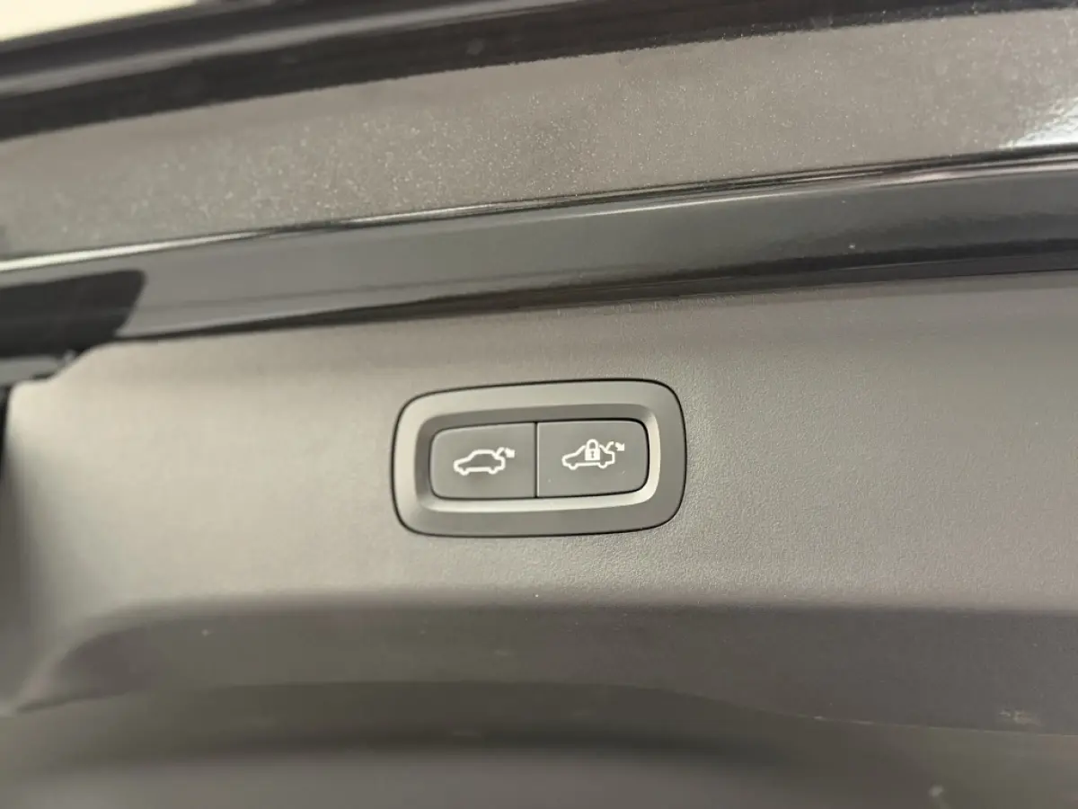 1.5 Plug-in Hybrid 261PK BLACK EDITION 360 TREKH.