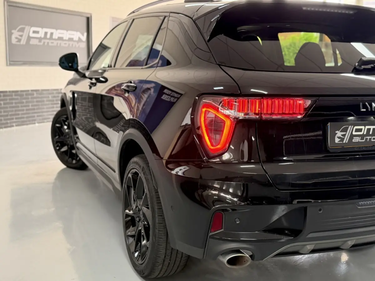1.5 Plug-in Hybrid 261PK BLACK EDITION 360 TREKH.