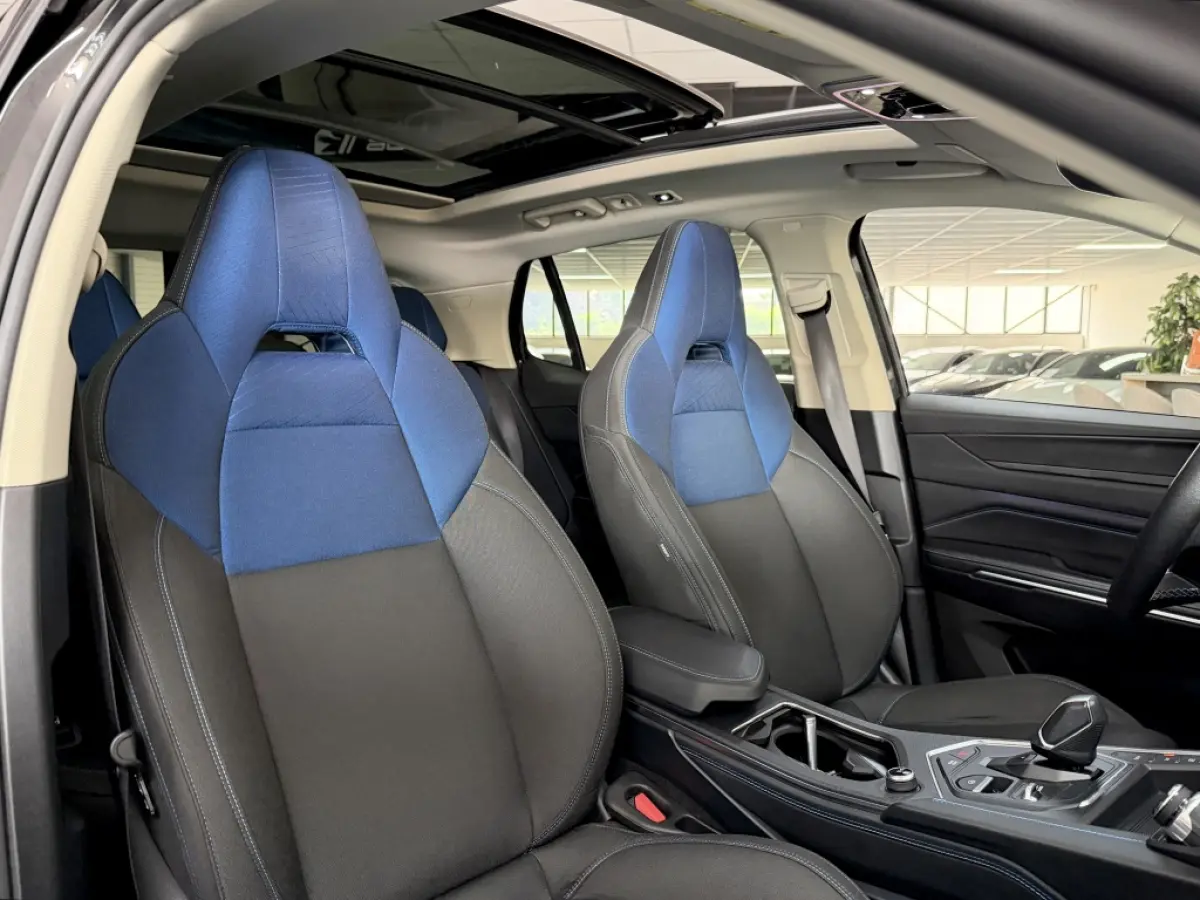 1.5 Plug-in Hybrid 261PK BLACK EDITION 360 TREKH.