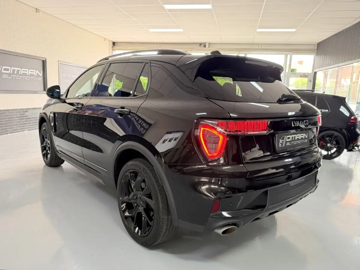 1.5 Plug-in Hybrid 261PK BLACK EDITION 360 TREKH.