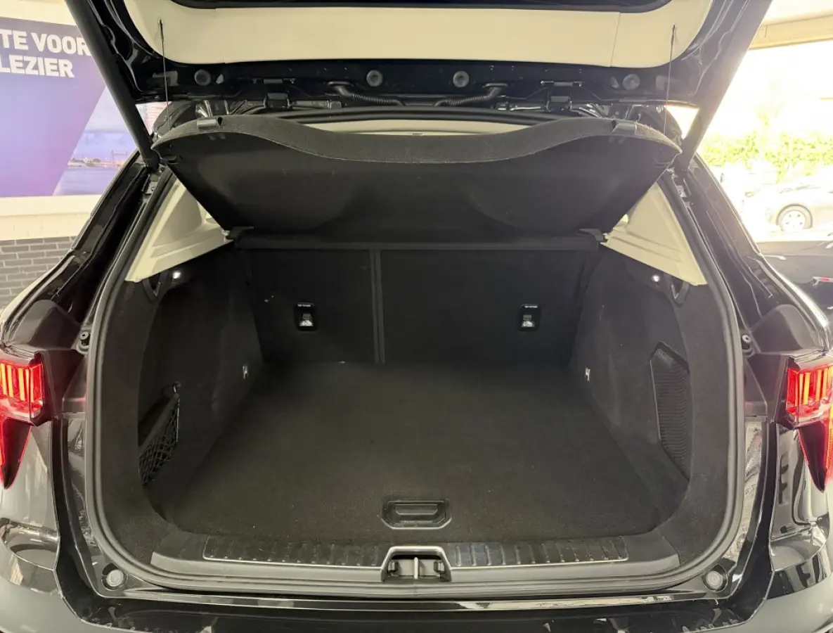 1.5 Plug-in Hybrid 261PK BLACK EDITION 360 TREKH.