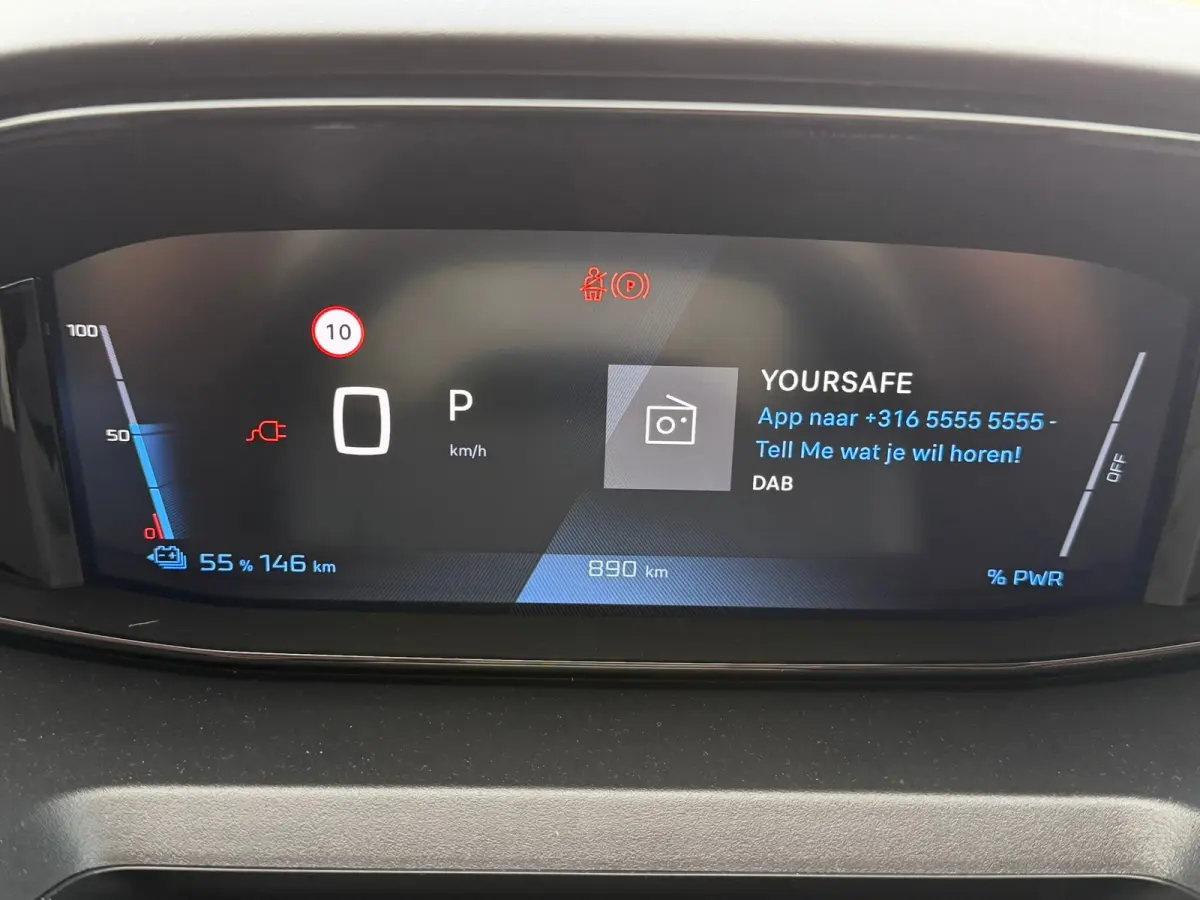 136 L2 50 kWh Stoelverwarming | Airco | Cruise | Apple Carplay/Android Auto | Elektrisch verstelbare en verwarmbare buitenspiegels | Parkeersensoren achter | Verwarmbare voorstoelen