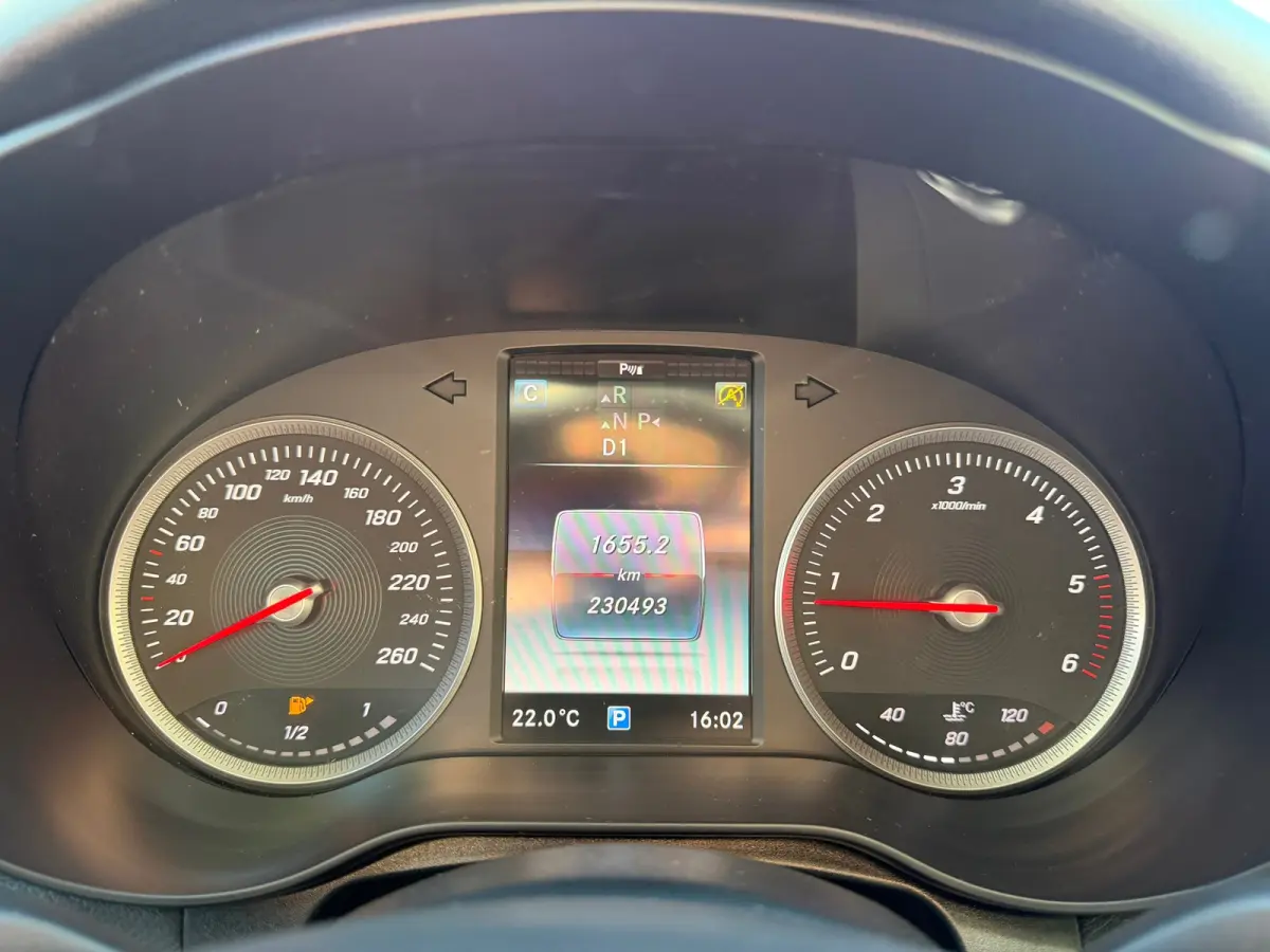 250 d 4MATIC Edition 1 | Sfeerverlichting + Camera + Leder Nu € 24.975,-!!!