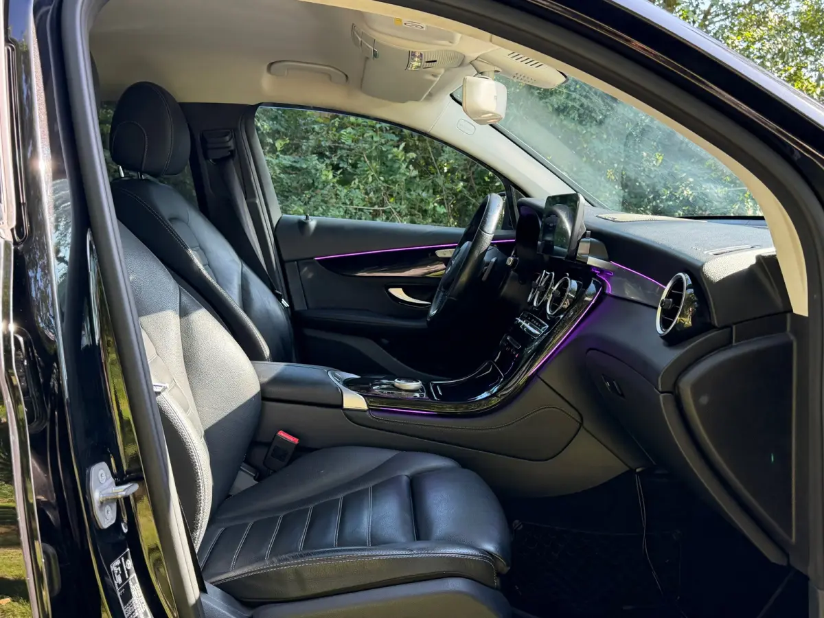 250 d 4MATIC Edition 1 | Sfeerverlichting + Camera + Leder Nu € 24.975,-!!!