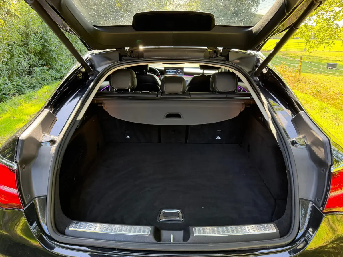 250 d 4MATIC Edition 1 | Sfeerverlichting + Camera + Leder Nu € 24.975,-!!!
