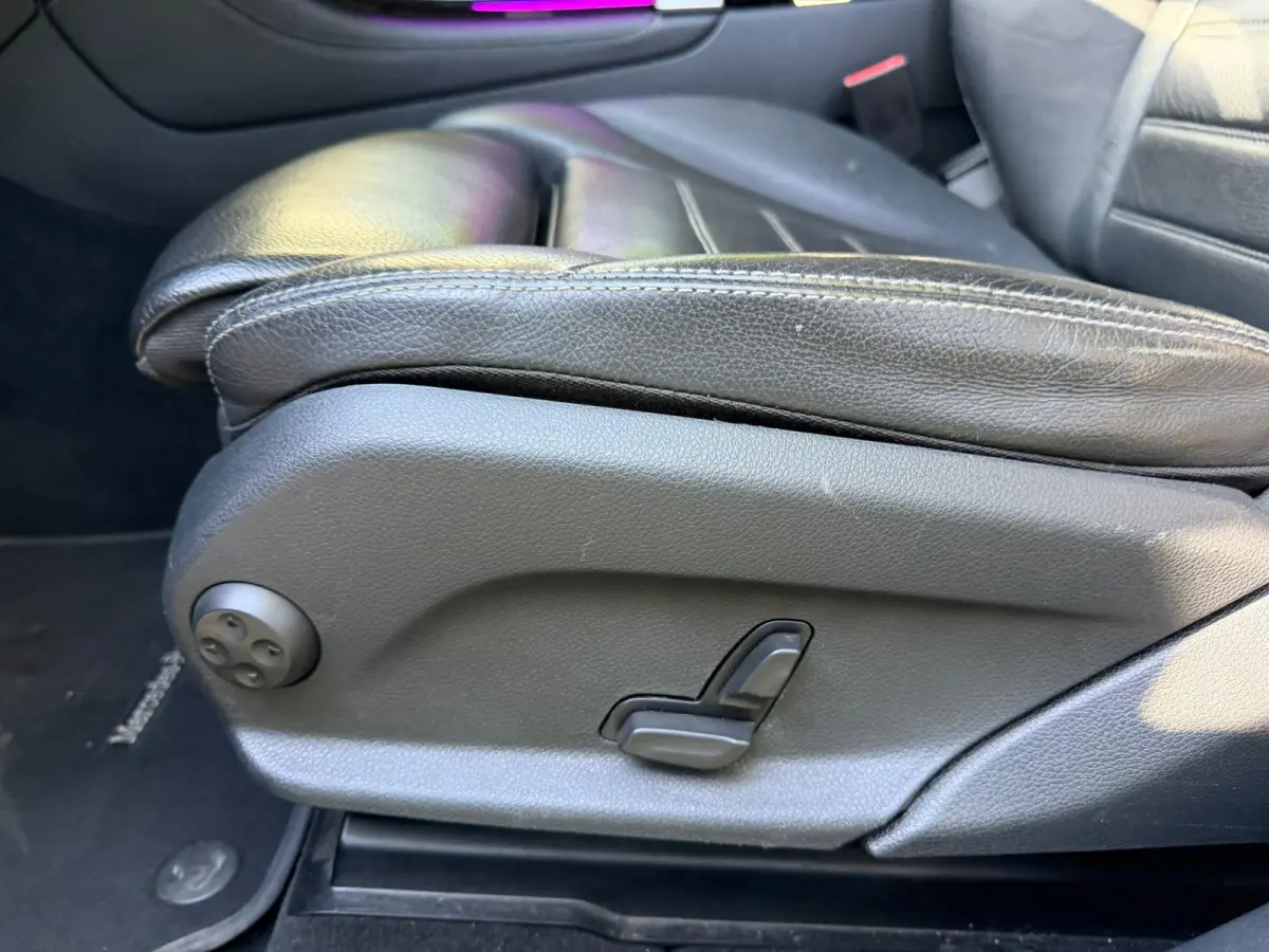 250 d 4MATIC Edition 1 | Sfeerverlichting + Camera + Leder Nu € 24.975,-!!!