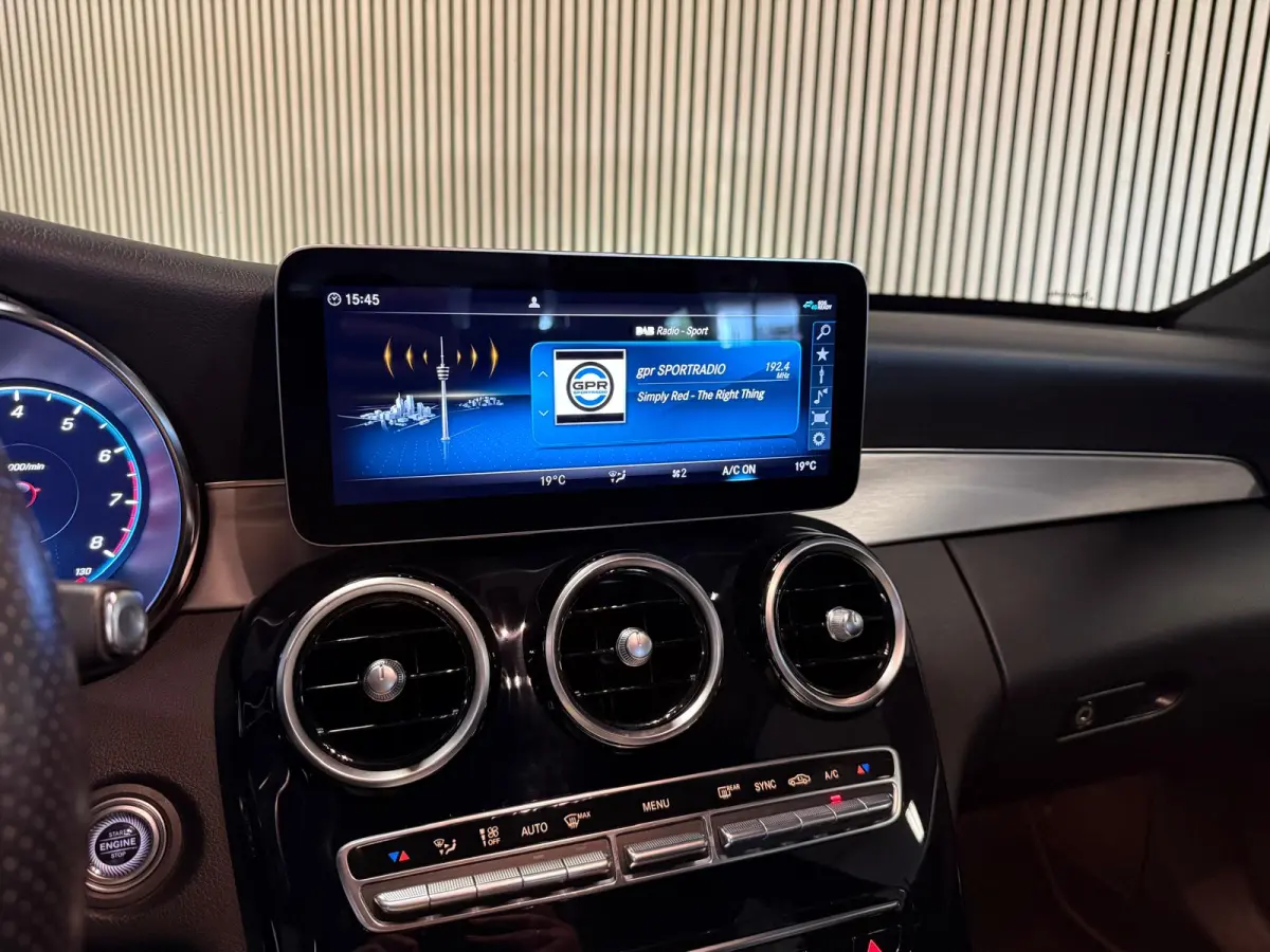 180 AMG STYLING-CAMERA-DIGI DASH-APPLE CARPLAY-DODEHOEK-COMPLEET