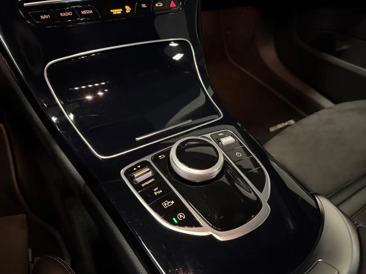 180 AMG STYLING-CAMERA-DIGI DASH-APPLE CARPLAY-DODEHOEK-COMPLEET