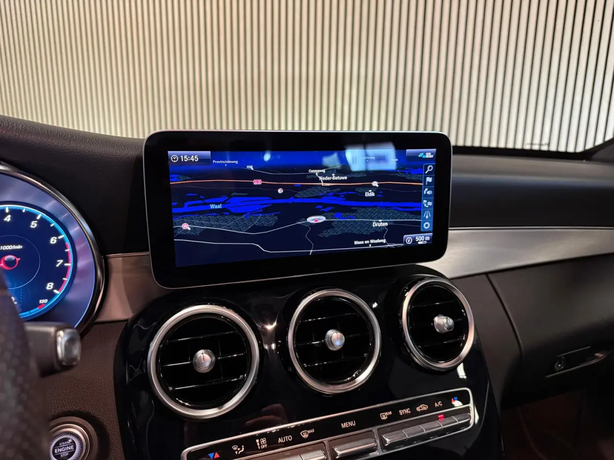 180 AMG STYLING-CAMERA-DIGI DASH-APPLE CARPLAY-DODEHOEK-COMPLEET