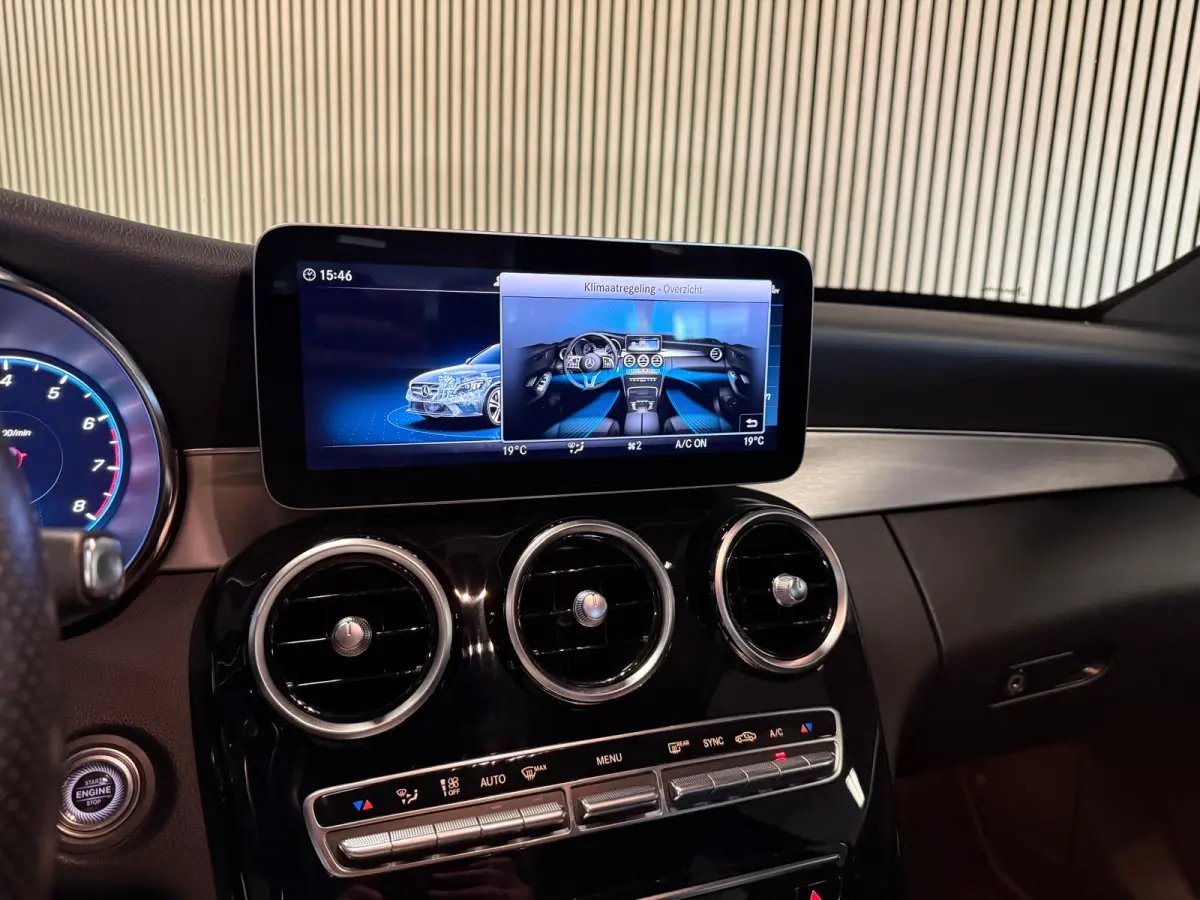 180 AMG STYLING-CAMERA-DIGI DASH-APPLE CARPLAY-DODEHOEK-COMPLEET
