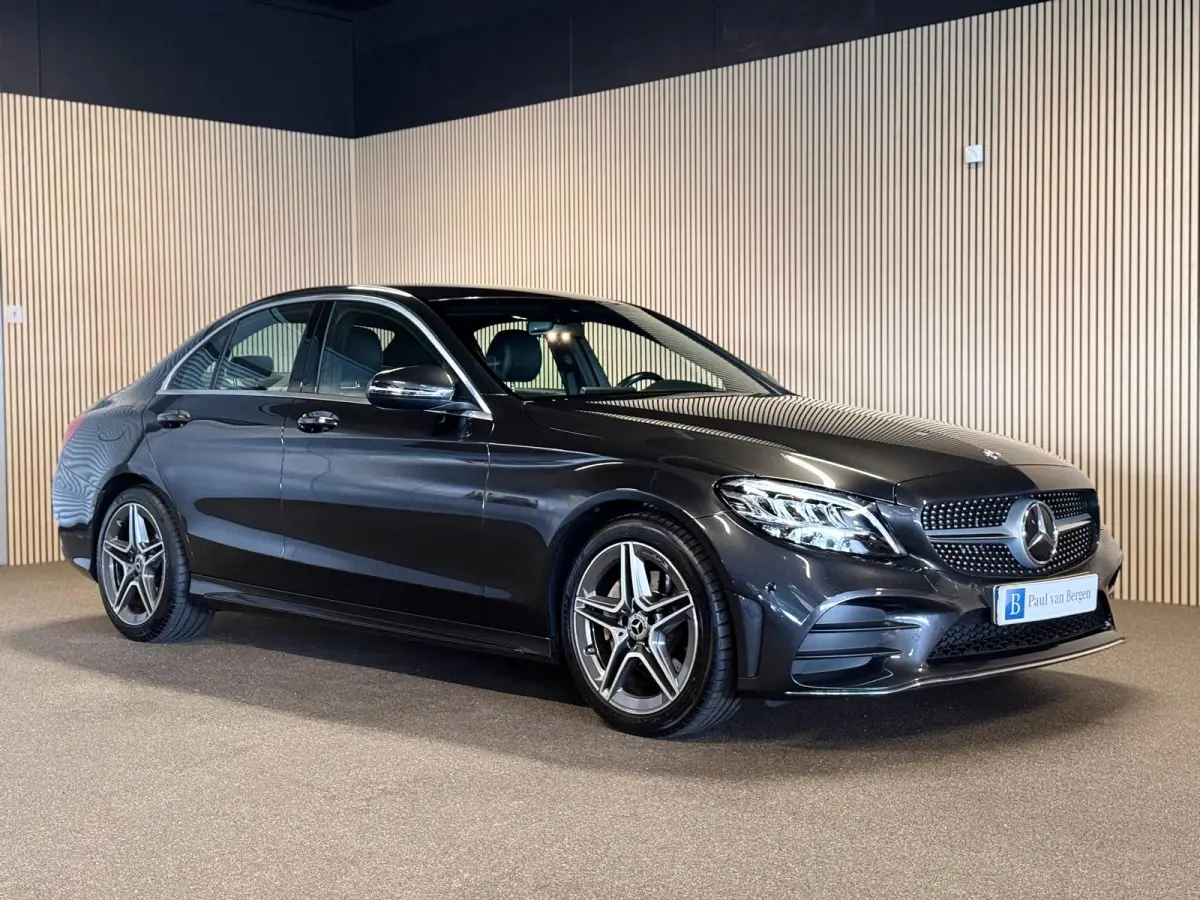180 AMG STYLING-CAMERA-DIGI DASH-APPLE CARPLAY-DODEHOEK-COMPLEET