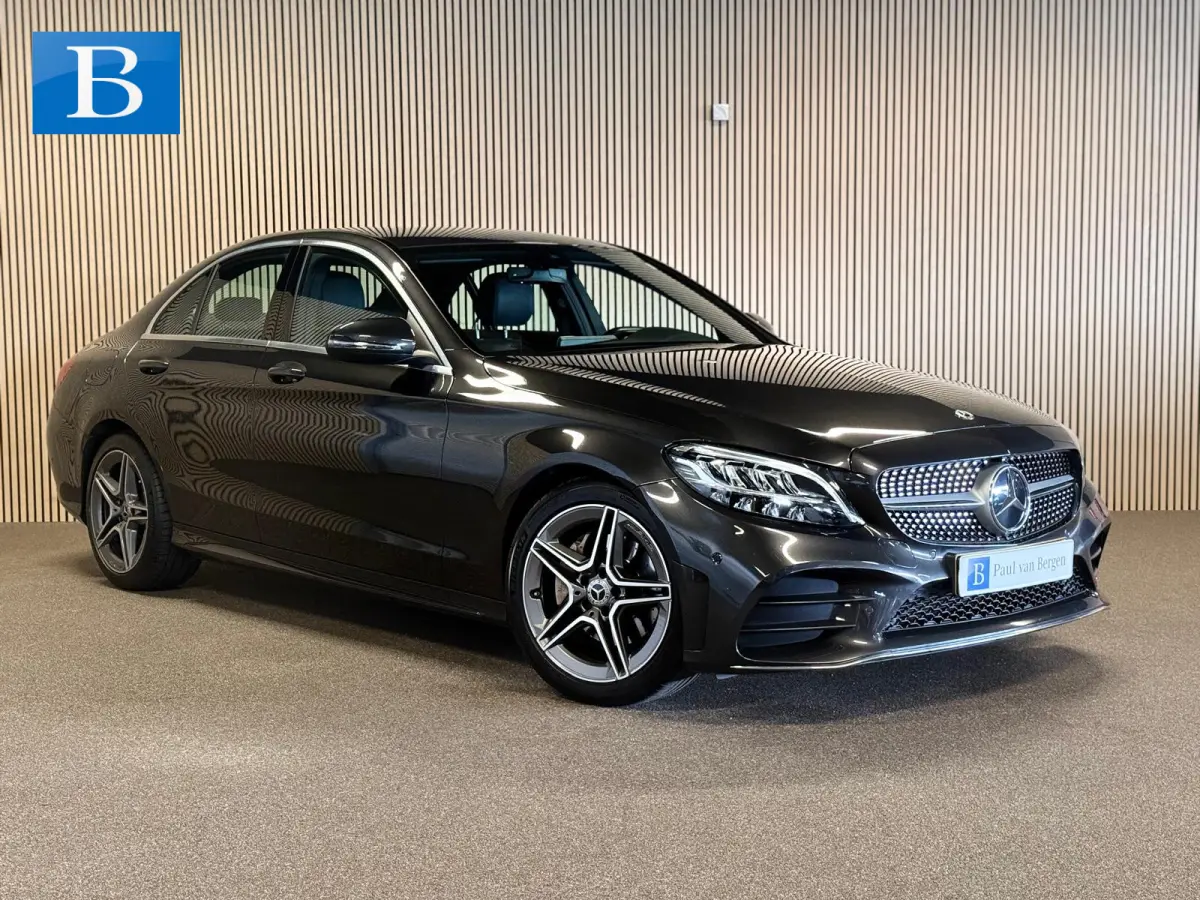 180 AMG STYLING-CAMERA-DIGI DASH-APPLE CARPLAY-DODEHOEK-COMPLEET