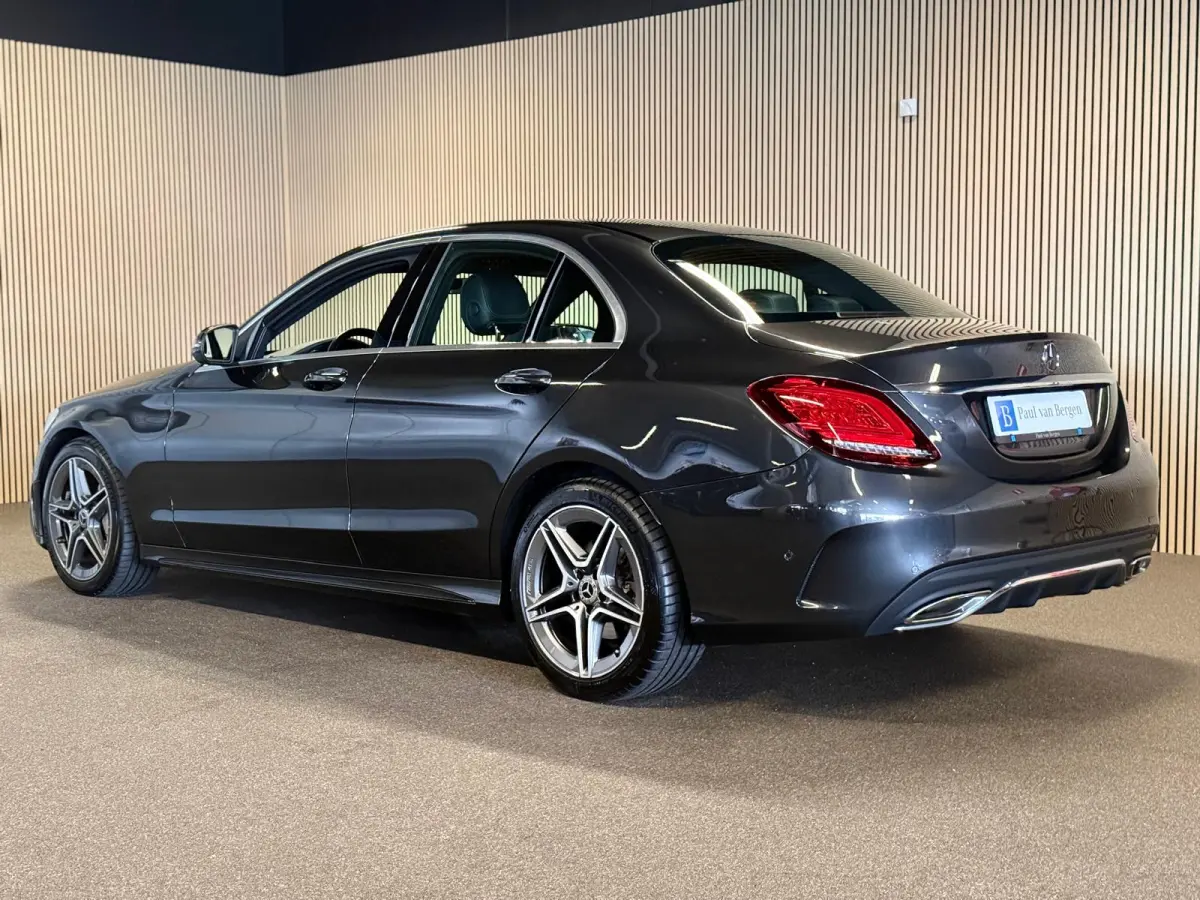 180 AMG STYLING-CAMERA-DIGI DASH-APPLE CARPLAY-DODEHOEK-COMPLEET