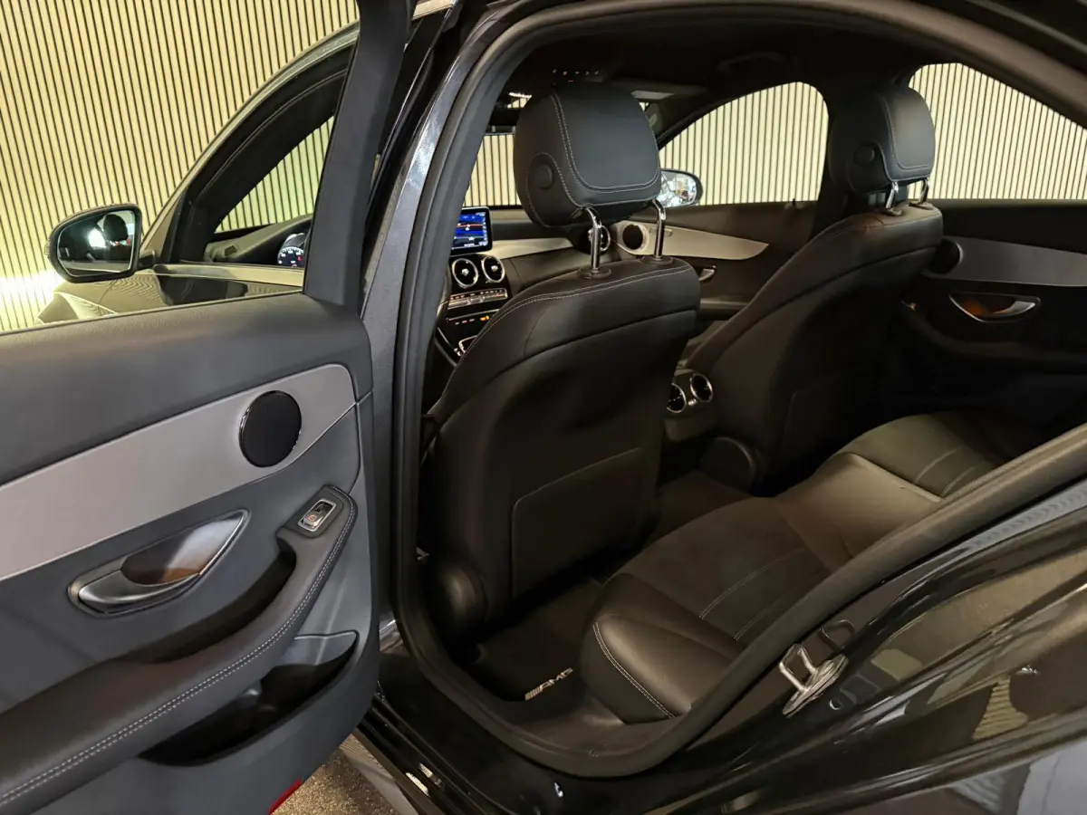 180 AMG STYLING-CAMERA-DIGI DASH-APPLE CARPLAY-DODEHOEK-COMPLEET
