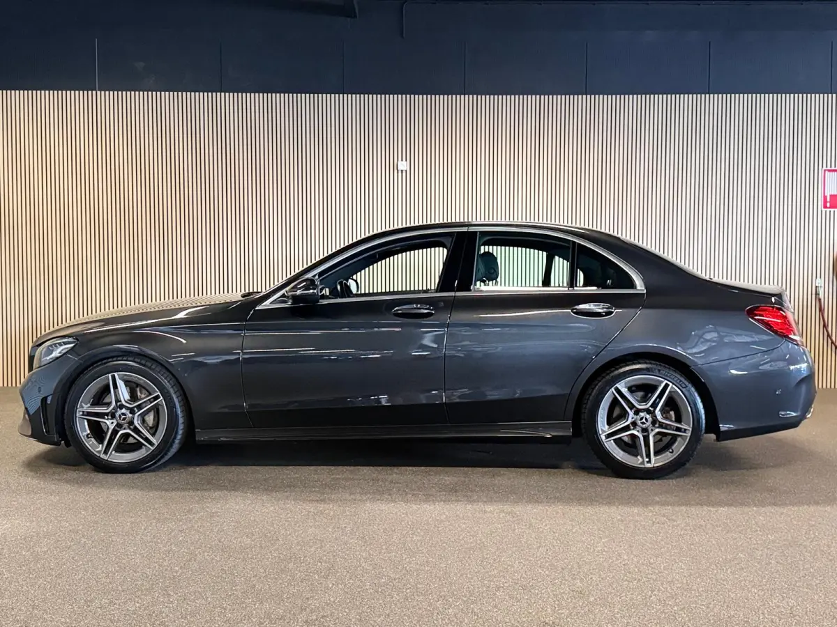 180 AMG STYLING-CAMERA-DIGI DASH-APPLE CARPLAY-DODEHOEK-COMPLEET